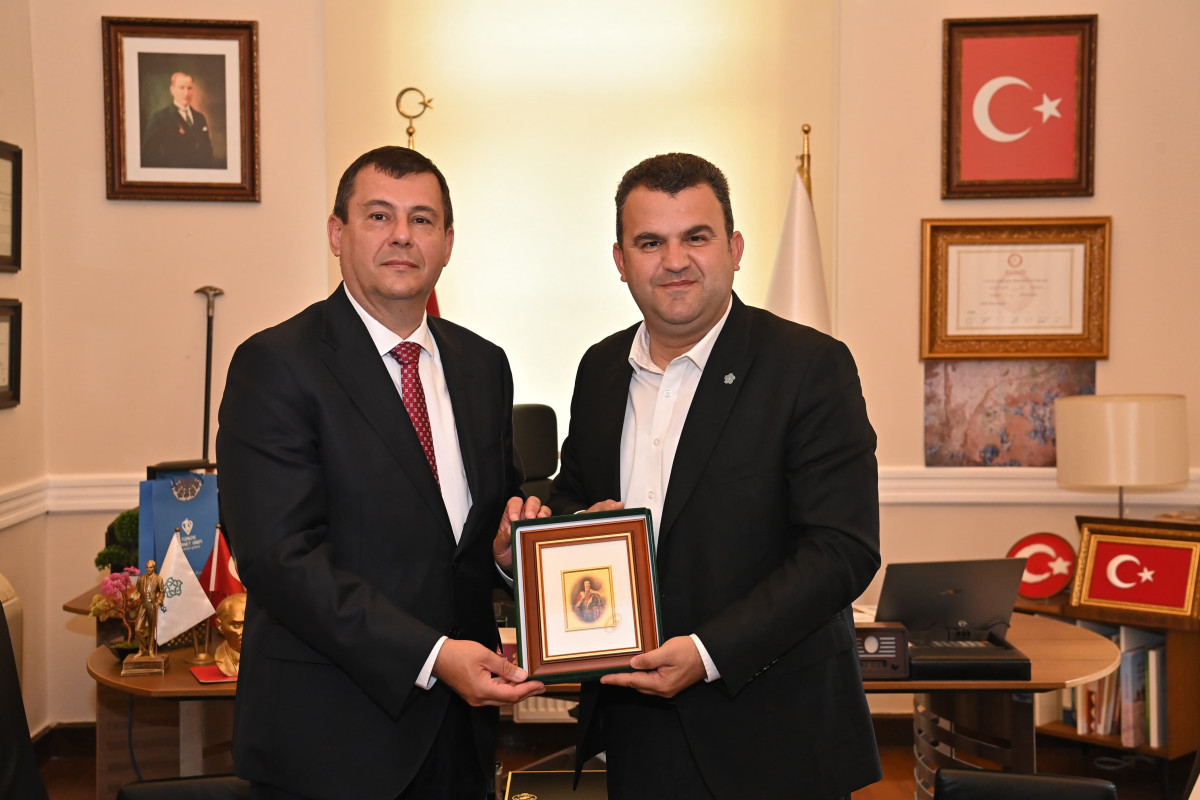Macaristan İstanbul Başkonsolosu Dr. Attila Pintér Başkan Nallar’ı ziyaret etti