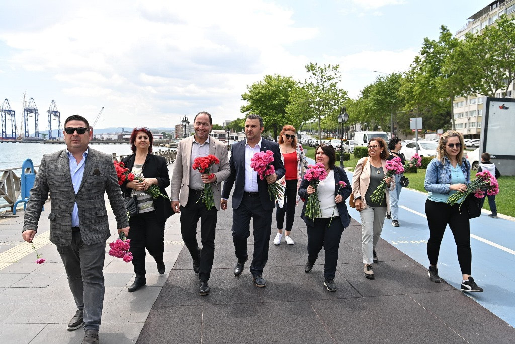 Süleymanpaşa Belediye Başkanı Volkan Nallar, Anneler Günü dolayısıyla bir dizi etkinlik düzenlerken Süleymanpaşalı annelerin Anneler Günü’nü kutladı.